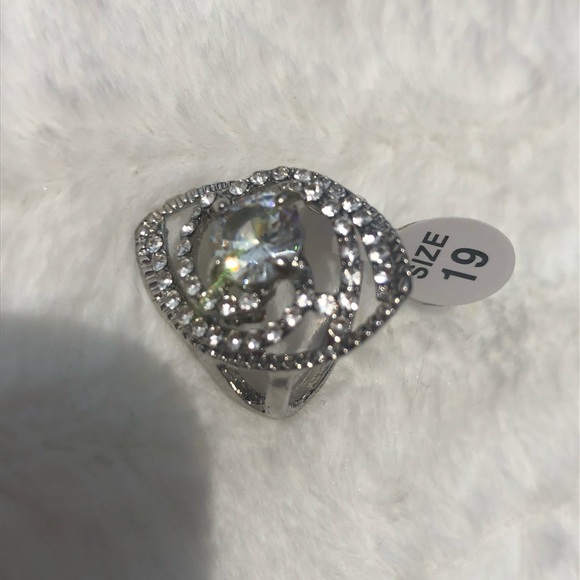 EyeCatcher stunning ring   Big Sparkly size 9 - Picture 4 of 5